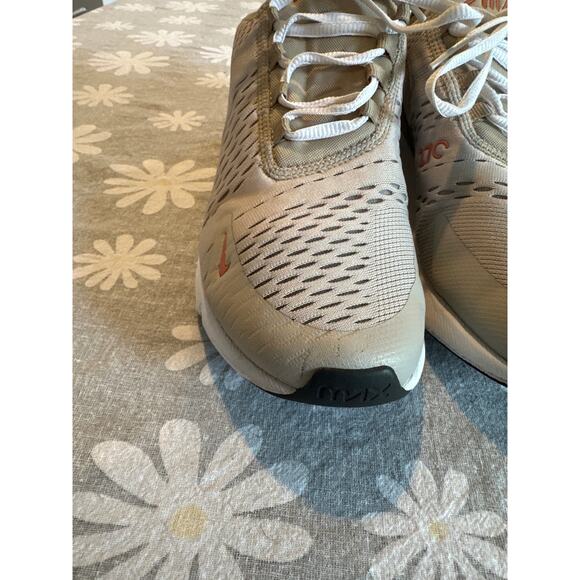 Nike Air Max 270 Mens 8.5 Cream Beige Tan White Shoes Sneakers 2022 - Picture 3 of 9